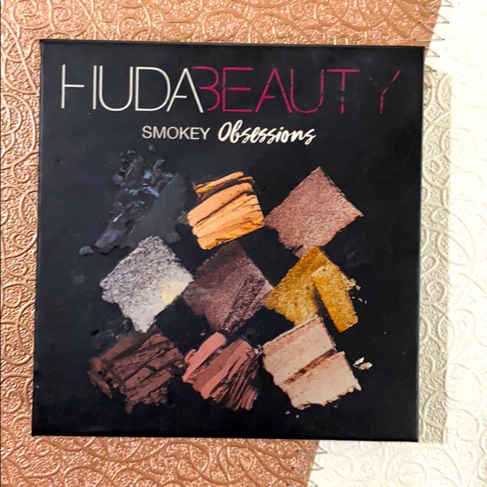 HUDA BEAUTY Smokey Obsessions Eyeshadow Palette